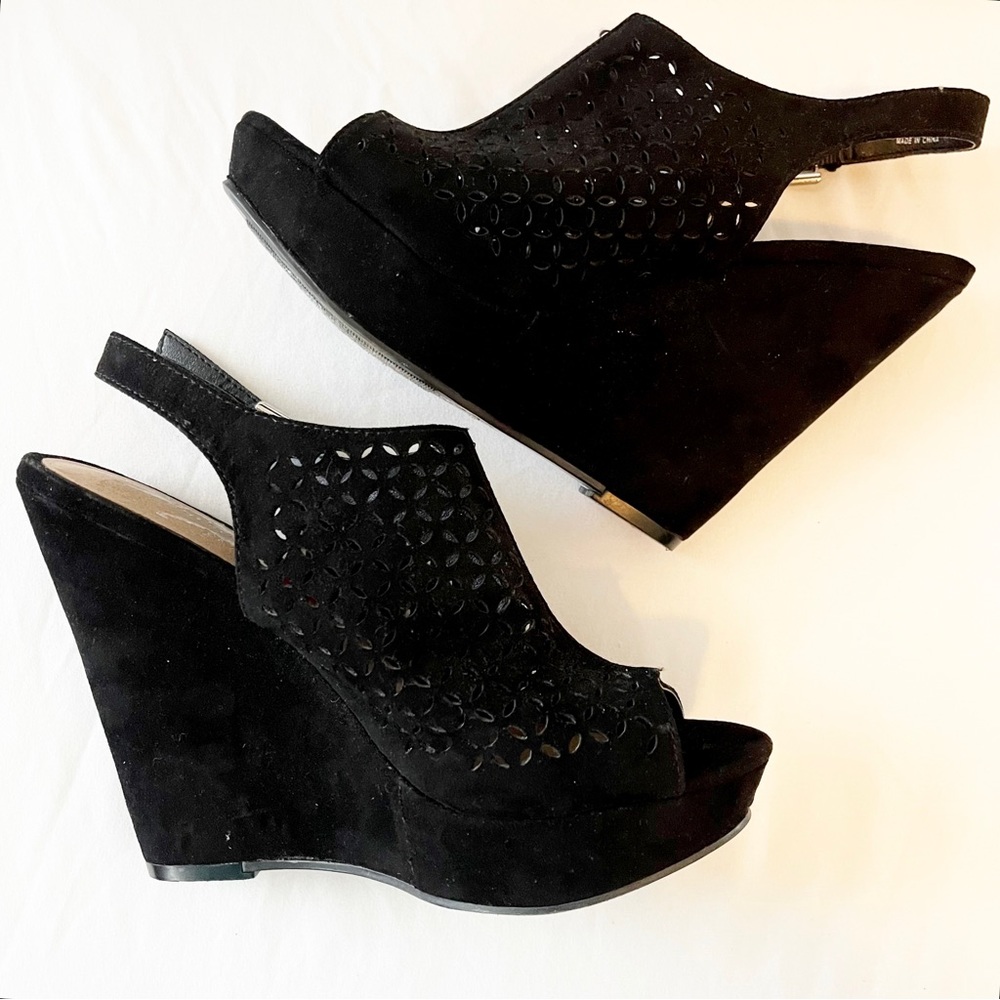 CHINESE LAUNDRY Black Velvet Wedges | Size 7